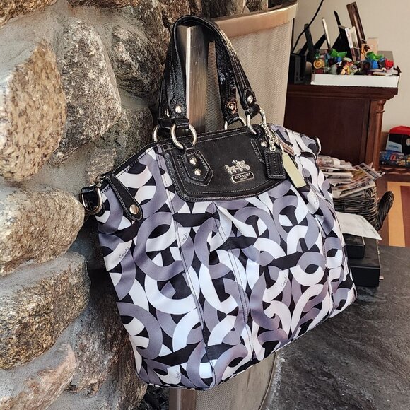 COACH H0968-14321 Madison Claire Op-Art Sateen Chain Link 2-Way Hobo Pur… - Picture 8 of 16